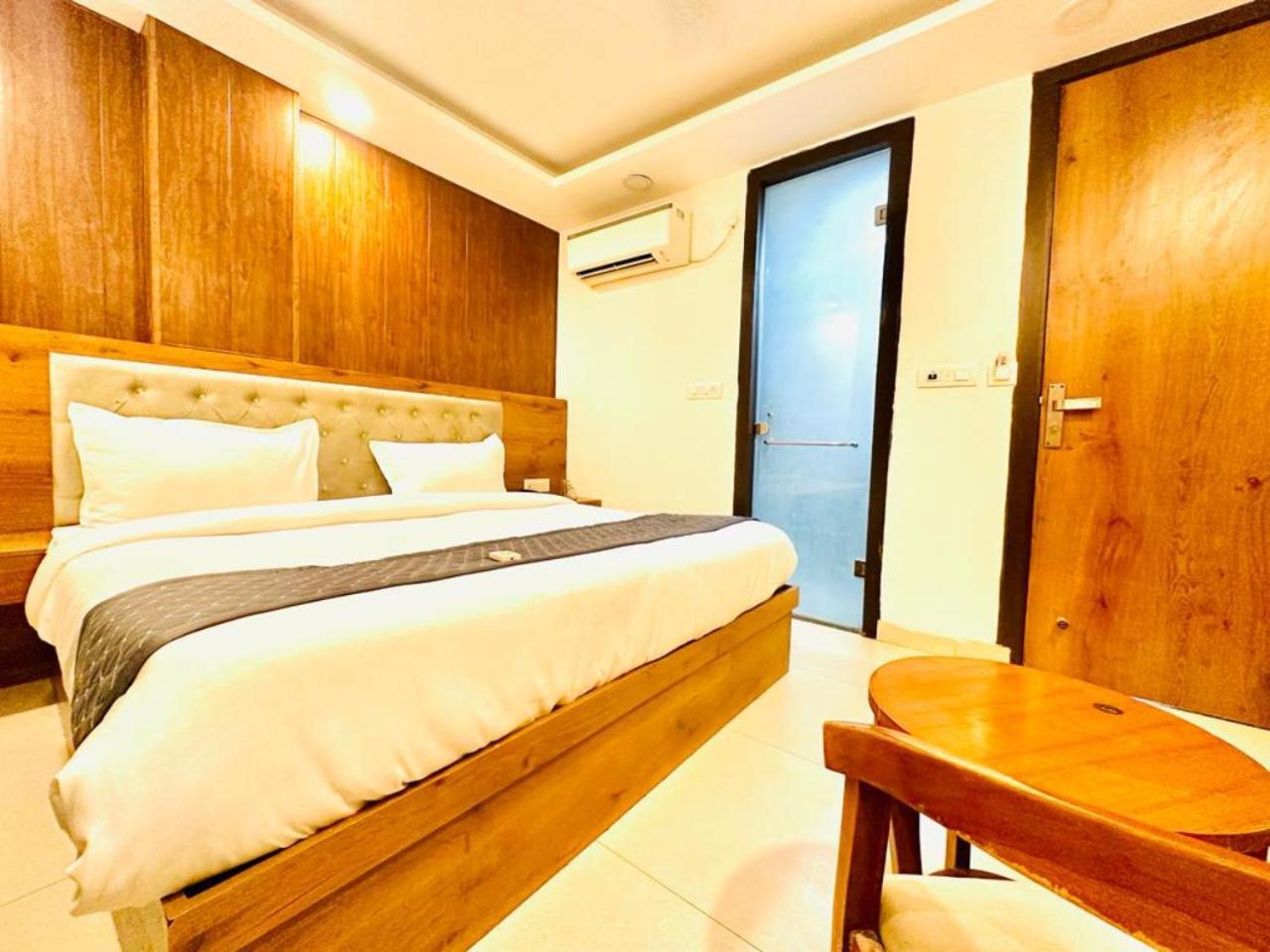 Hotel Qubic Near Igi Delhi Airport Nueva Delhi Exterior foto