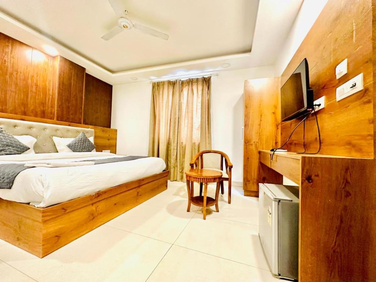 Hotel Qubic Near Igi Delhi Airport Nueva Delhi Exterior foto