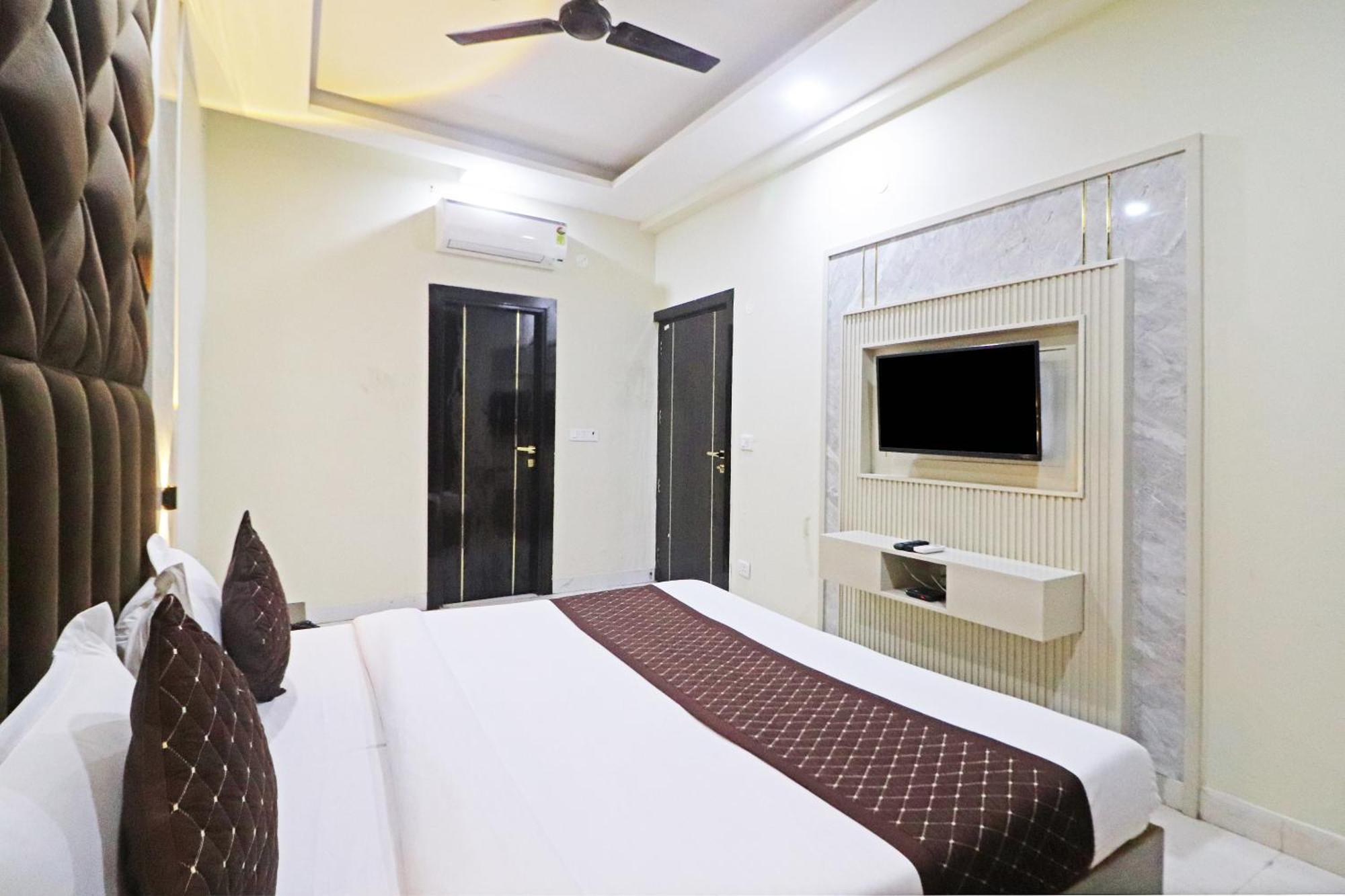 Hotel Qubic Near Igi Delhi Airport Nueva Delhi Exterior foto
