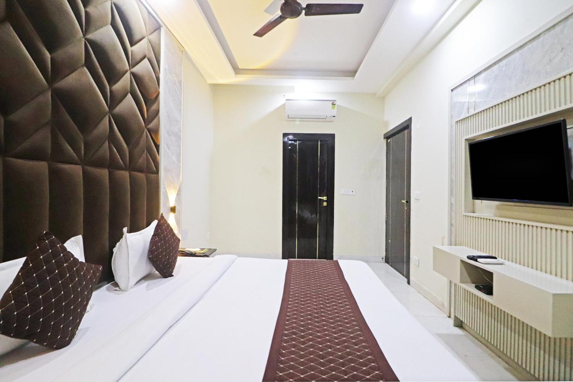 Hotel Qubic Near Igi Delhi Airport Nueva Delhi Exterior foto
